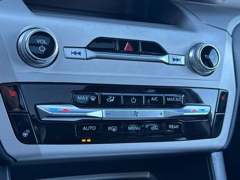 Certified 2022 Ford Explorer XLT w/ Equipment Group 202A image 19