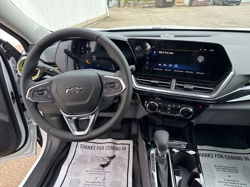 New 2026 Chevrolet Trax ACTIV w/ Sunroof Package FWD image 8