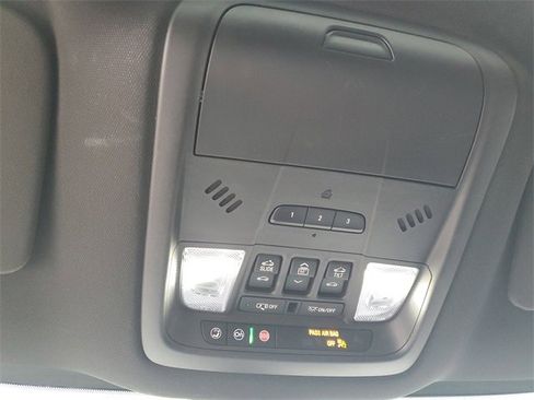 Used 2022 Buick Enclave Avenir w/ Avenir Technology Package image 19