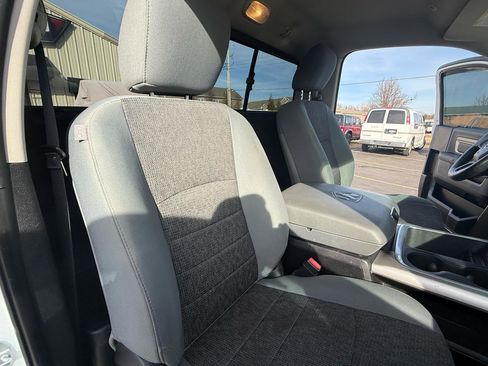 Used 2018 RAM 3500 SLT w/ Cold Weather Group image 33