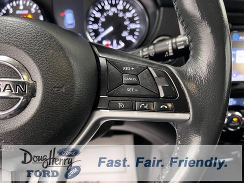 Used 2017 Nissan Rogue SV w/ SV Premium Package image 47