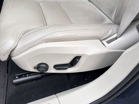 Certified 2023 Volvo XC60 B5 Ultimate w/ Climate Package image 14