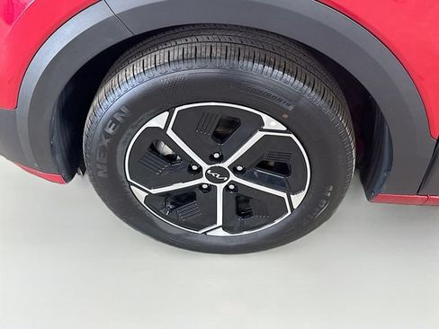 Used 2025 Kia Niro LX FWD image 29