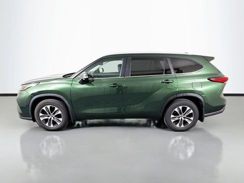 Used 2023 Toyota Highlander XLE AWD/4WD image 4