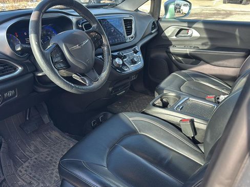 Used 2019 Chrysler Pacifica Touring-L Plus image 12