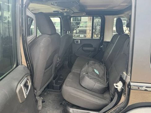 Used 2023 Jeep Wrangler Unlimited w/ Cold Weather Group AWD/4WD image 10