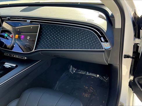 Used 2025 Mercedes-Benz E 350 Sedan image 18