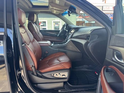 Used 2015 Cadillac Escalade ESV Luxury AWD/4WD image 13