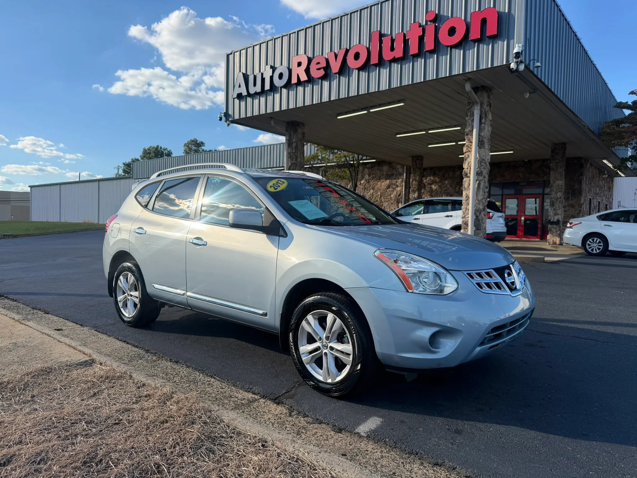 Used 2013 Nissan Rogue SV FWD image 1