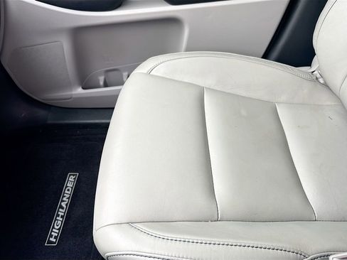 Used 2016 Toyota Highlander XLE FWD image 17