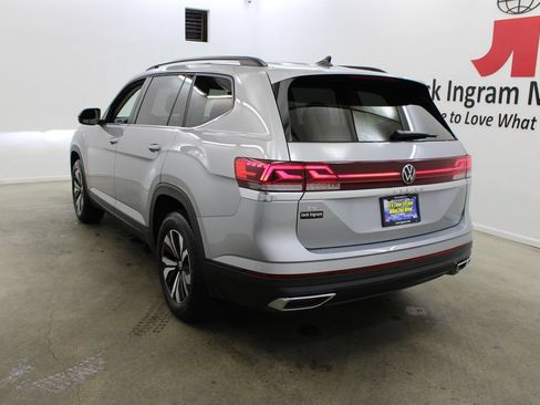 Used 2025 Volkswagen Atlas SE FWD image 3