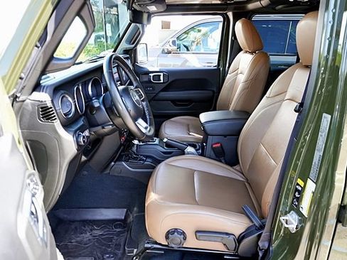Used 2022 Jeep Wrangler Unlimited Rubicon w/ LED Lighting Group AWD/4WD image 18