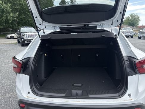 New 2026 Chevrolet Trax RS w/ Sunroof Package FWD image 20