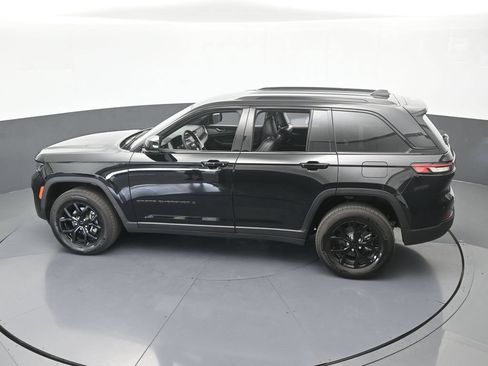 Used 2025 Jeep Grand Cherokee Altitude RWD image 50