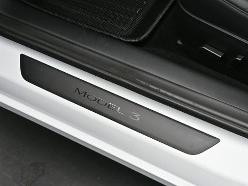 Used 2022 Tesla Model 3 Long Range image 13