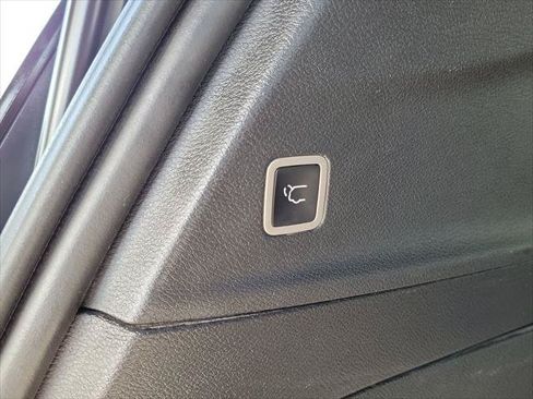 Certified 2025 Chrysler Pacifica Select FWD image 24