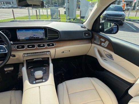 Used 2022 Mercedes-Benz GLS 450 4MATIC image 38