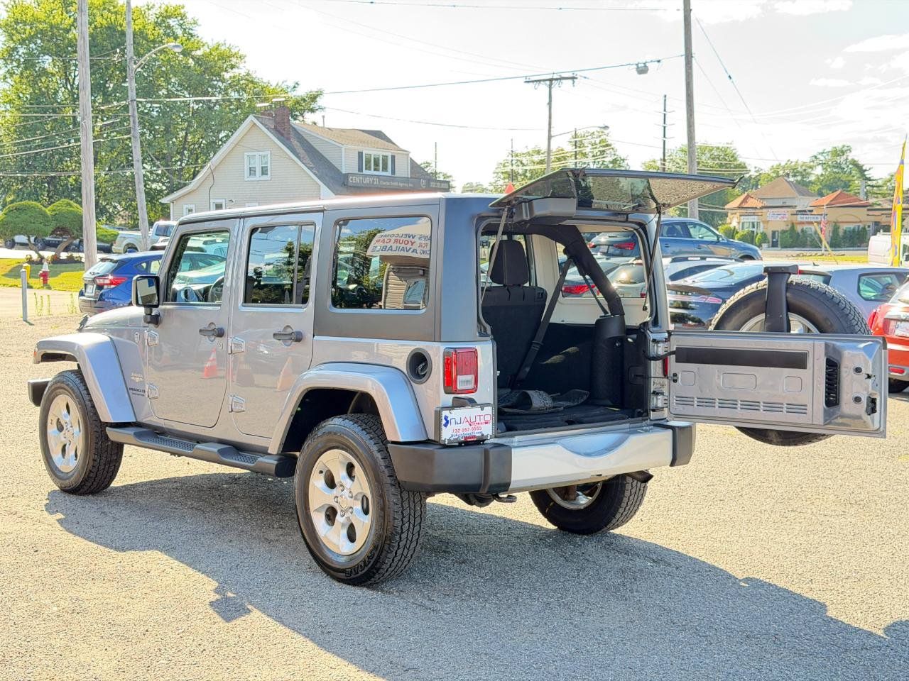Used 2015 Jeep Wrangler Unlimited Sahara w/ Dual Top Group AWD/4WD image 31