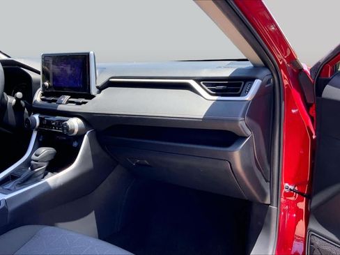 Used 2025 Toyota RAV4 XLE FWD image 18