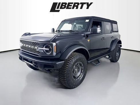 Used 2024 Ford Bronco Badlands image 3