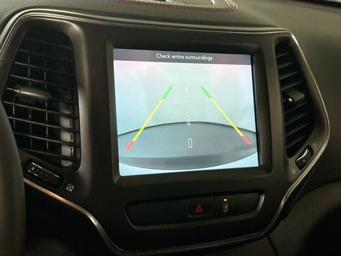 Used 2022 Jeep Cherokee Trailhawk w/ Premium Leather Package image 13