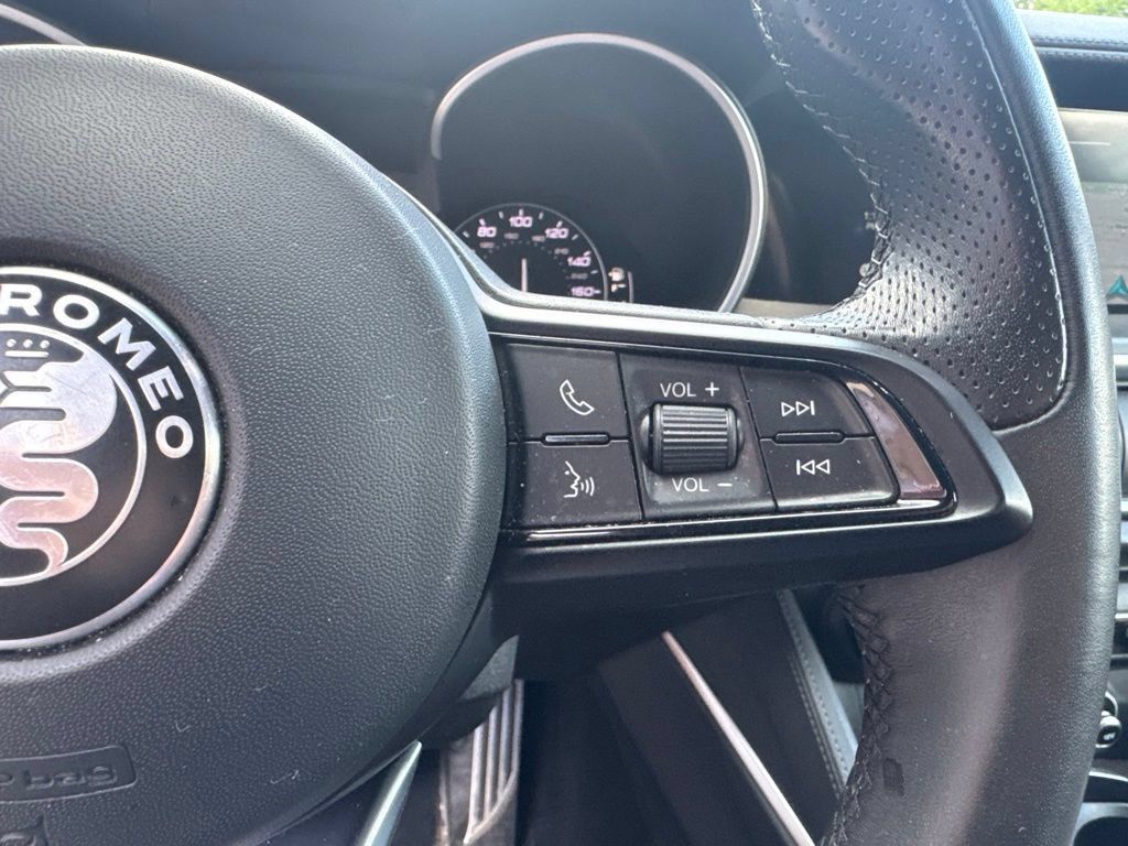 Used 2023 Alfa Romeo Stelvio Ti AWD/4WD image 37
