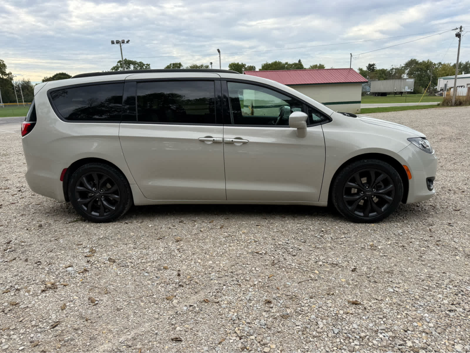 Used 2020 Chrysler Pacifica Touring-L w/ S Appearance Package FWD image 10