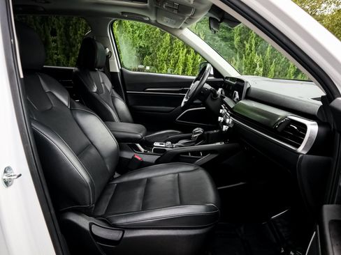 Used 2025 Kia Telluride S FWD image 34
