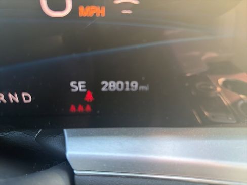 Used 2024 Cadillac Lyriq Luxury image 8