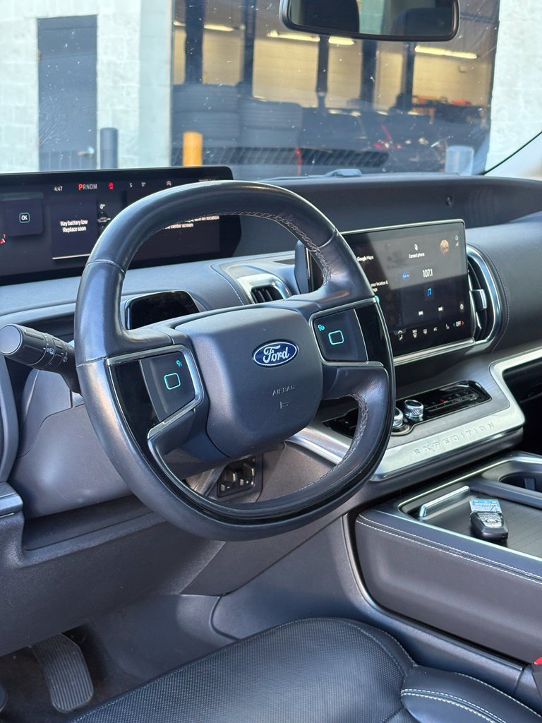 Used 2025 Ford Expedition Platinum AWD/4WD image 26