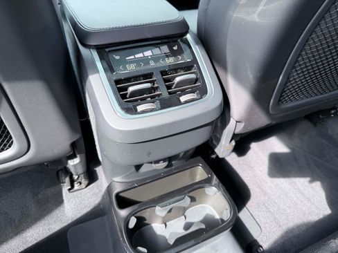 Certified 2024 Volvo XC90 B6 Plus w/ Protection Package Premier AWD/4WD image 18