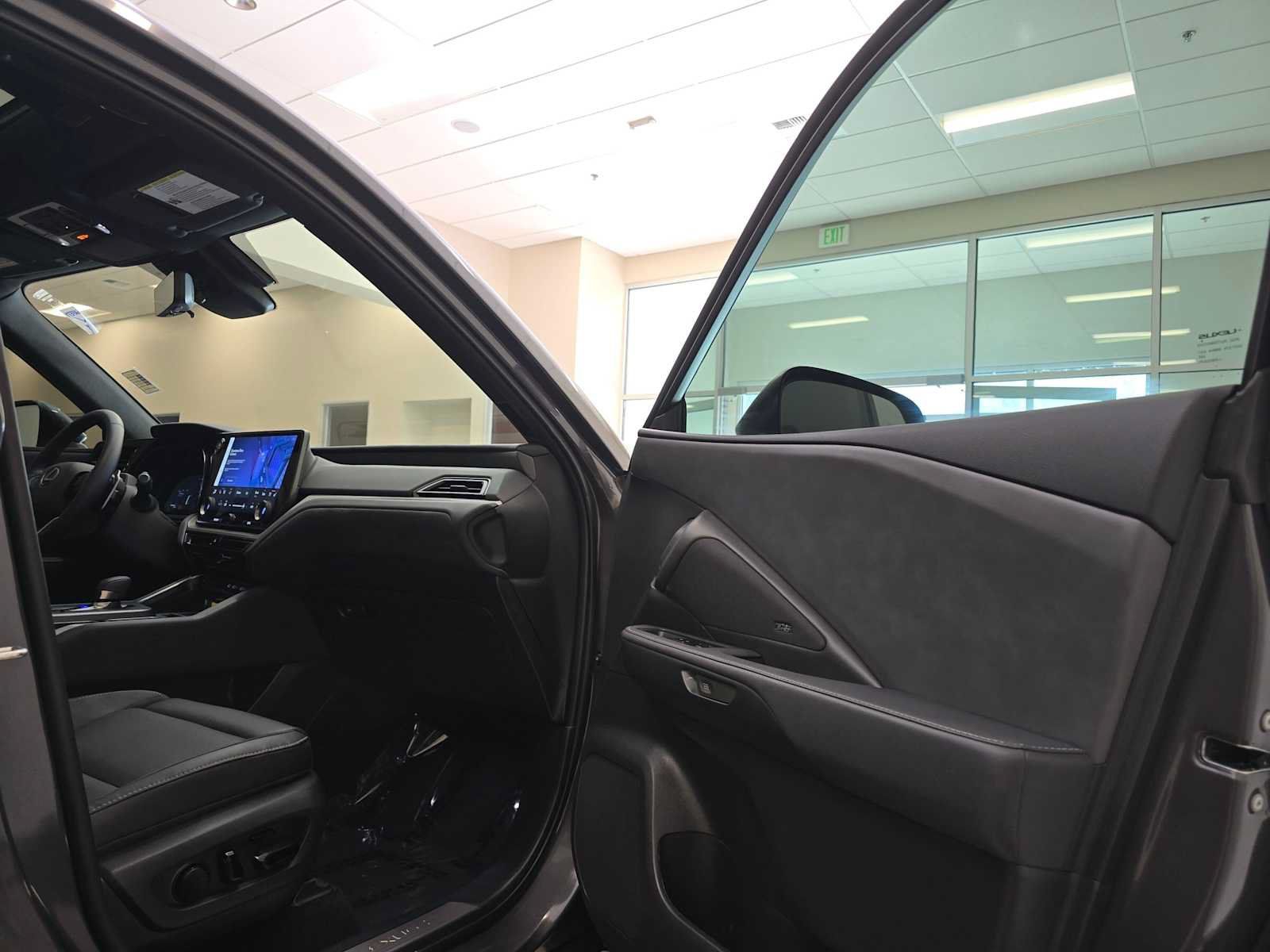 Used 2025 Lexus TX 350 AWD w/ Technology Package image 30