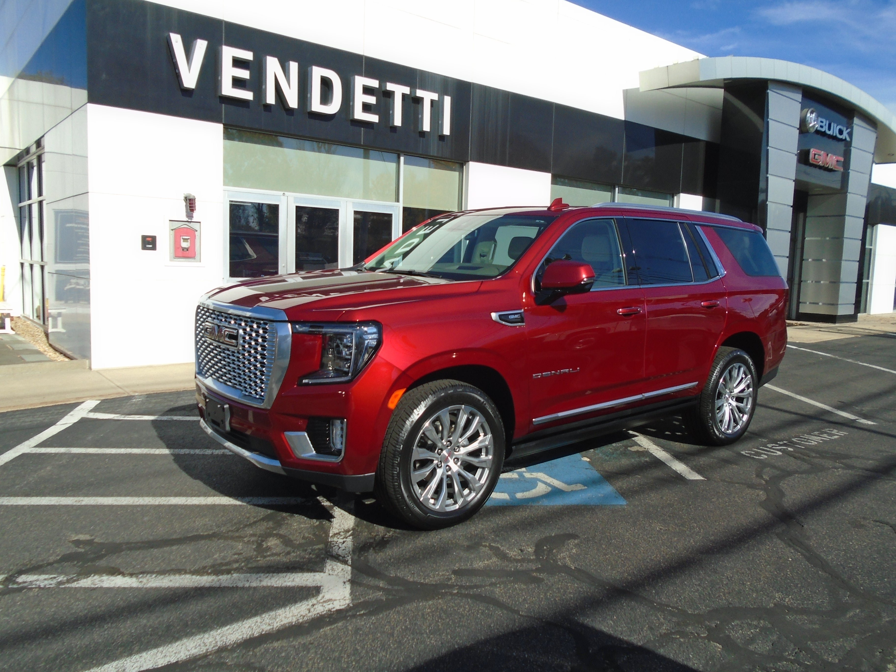 Used 2023 GMC Yukon Denali AWD/4WD image 1