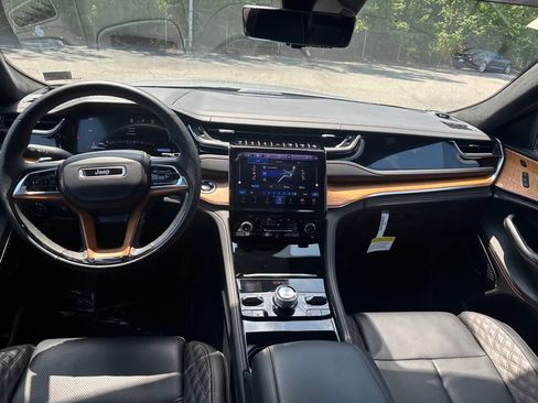New 2024 Jeep Grand Cherokee Summit image 13