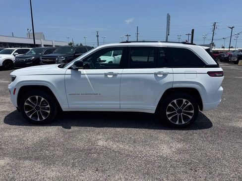 Used 2023 Jeep Grand Cherokee Overland AWD/4WD image 2