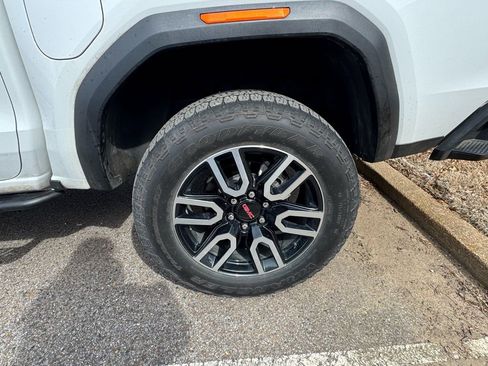 Used 2024 GMC Canyon AT4 image 10