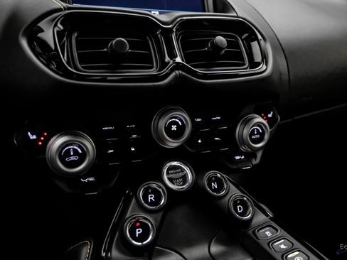 Used 2020 Aston Martin V8 Vantage Coupe image 53