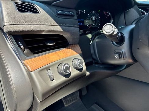 Used 2020 Cadillac Escalade Luxury AWD/4WD image 9