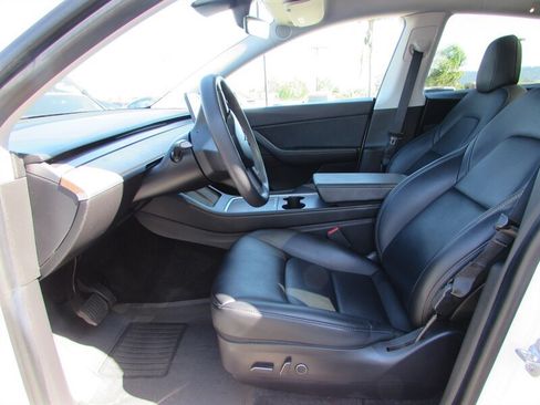 Used 2021 Tesla Model Y Long Range AWD/4WD image 11