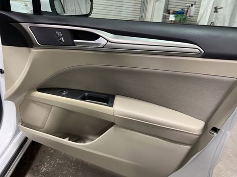 Used 2019 Ford Fusion SE FWD image 13