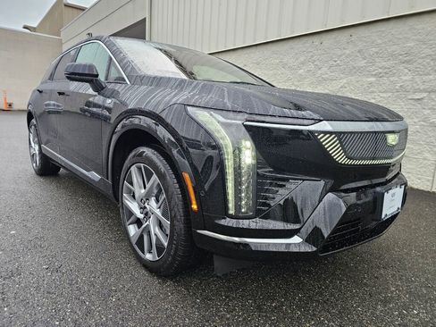New 2026 Cadillac Optiq Luxury 2 image 14