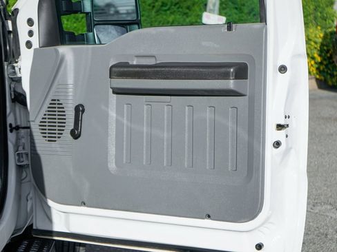 Used 2015 Ford F250 XL w/ Camper Package image 35