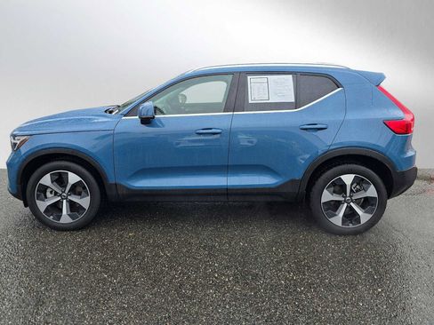 Used 2025 Volvo XC40 B5 Plus image 6