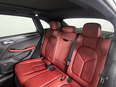 Certified 2024 Porsche Macan AWD/4WD image 36