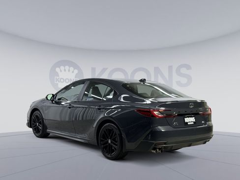 Used 2025 Toyota Camry SE image 10