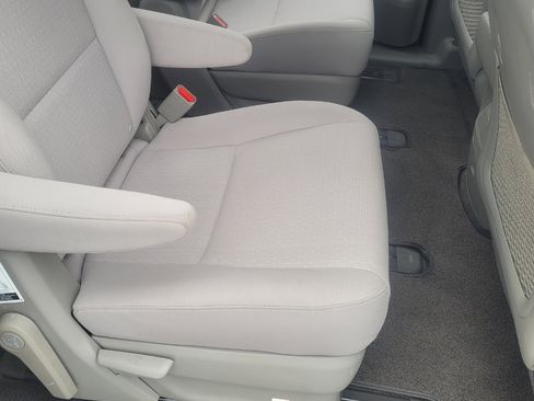 Used 2018 Kia Sedona L image 25