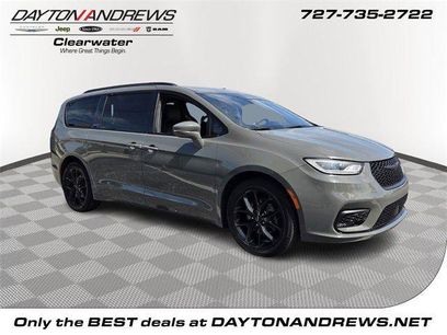 Certified 2022 Chrysler Pacifica Touring-L w/ S Appearance Package