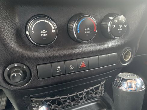 Used 2018 Jeep Wrangler Unlimited Sport S image 19