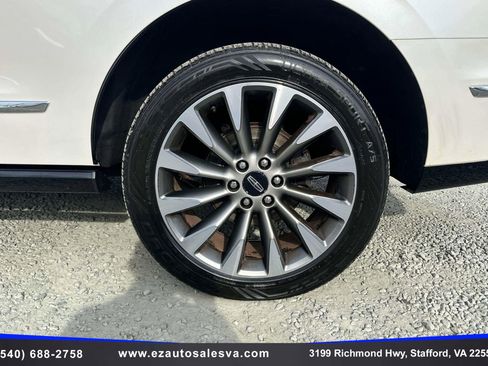 Used 2018 Lincoln Navigator Select image 10