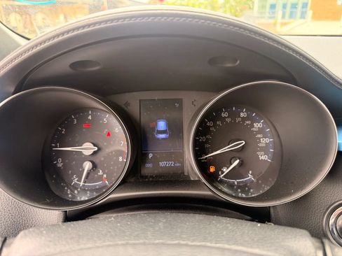 Used 2019 Toyota C-HR XLE FWD image 16